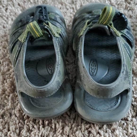Keen toddler size 9 sandles - Picture 3 of 7